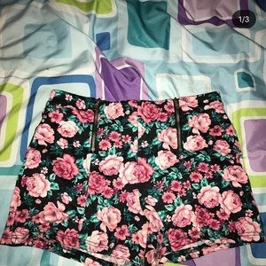Floral pattern cloth shorts